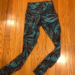 Lululemon Wunder Unders LIKE NEW!
